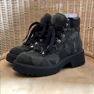 NWT! Camo fashion boots!